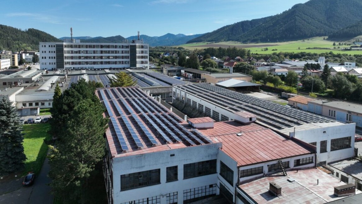 How commercial and industrial energy storage systems participate in grid auxiliary services and frequency regulation in Slovakia